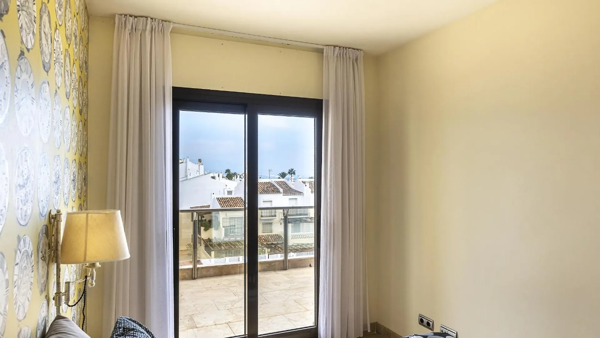 2218-Duplex First Line Beach With Sea View 마닐바 아파트