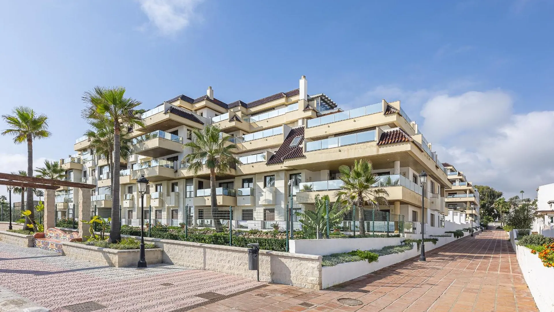 2218-Duplex First Line Beach With Sea View Manilva